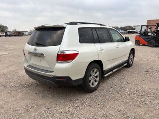 2012 Toyota Highlander SE - Exterior Rear Right Corner Image
